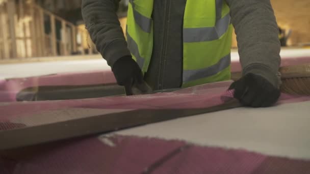 Trabalhador Ocupado Construção Civil Armazém Mansfield Nottinghamshire Reino Unido — Vídeo de Stock