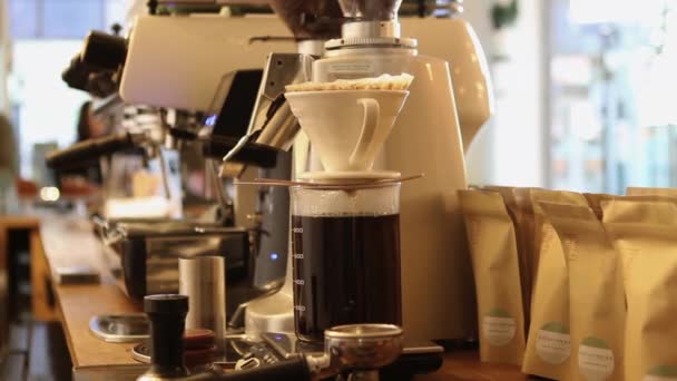 Barista Kaffee Kochen Mit Kaffeemaschine Café Nottingham England — Stockvideo