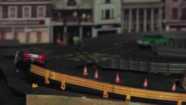 Kamera Verfolgt Slotcars Die Auf Der Rennstrecke Rasen Nottingham England — Stockvideo