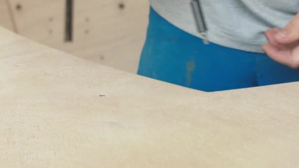 Close Carpenter Put Screws Plywood Nottinghamshire — Stok Video