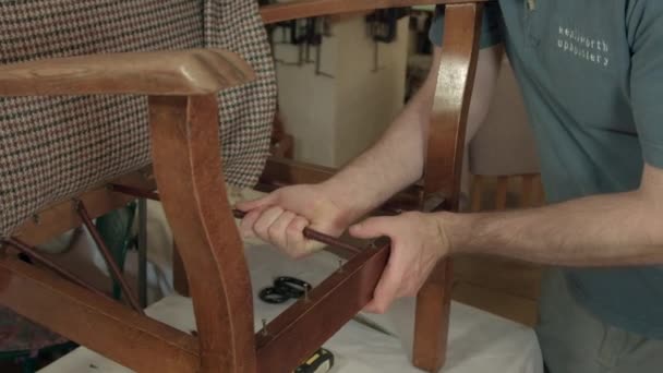 Man Working Antique Armchair Kenilworth Coventry — Stock Video