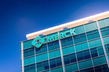 Güney San Francisco, CA, ABD - 24 Şubat 2021: Merkezi New Jersey 'de bulunan bir Amerikan ilaç firması olan Merck Araştırma Laboratuvarları' nın şirket binasının kapatılması