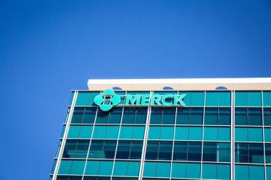 Güney San Francisco, CA, ABD - 24 Şubat 2021: Merkezi New Jersey 'de bulunan bir Amerikan ilaç firması olan Merck Araştırma Laboratuvarları' nın şirket binasının kapatılması