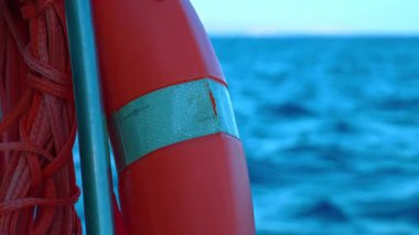 Feribotta can simidi, deniz yolculuğu, yavaş çekim görüntüleri. 4K video. Geçmişler ve seyahat kavramları için ideal..