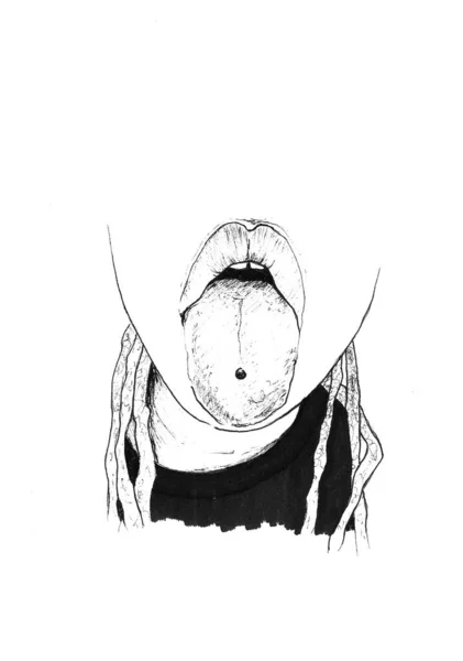 Atrakcyjna Młoda Kobieta Wystająca Języka Aby Pokazać Piercing — Zdjęcie stockowe