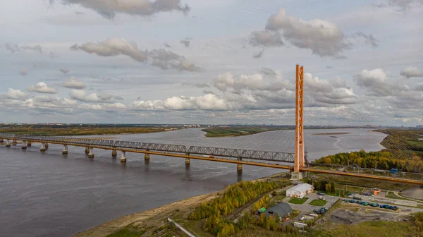 Jembatan Kabel Atas Sungai — Stok Foto