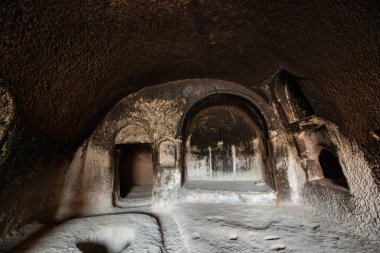 Kayadaki şehir odaları