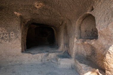 Kayadaki şehir odaları