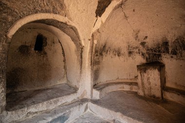 Kayadaki şehir odaları