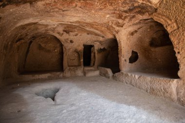 Kayadaki şehir odaları