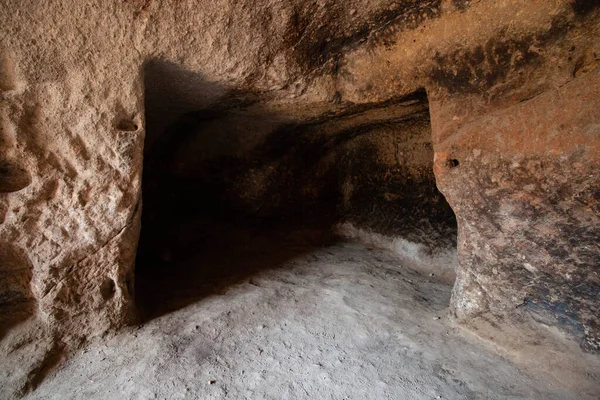 Kayadaki Şehir Odaları — Stok fotoğraf