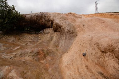 Dağların arka planında mineraller