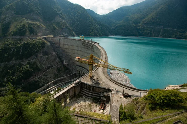 Kraan Een Dam Bergen — Stockfoto