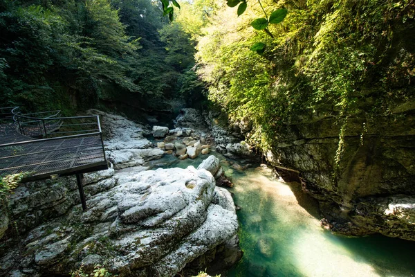 Desfiladeiro Com Água Azul Rochas Brancas — Fotografia de Stock