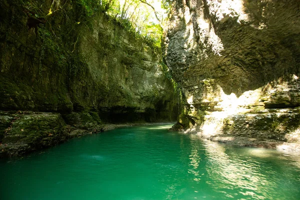 Canyon Con Acqua Blu Rocce Bianche — Foto Stock