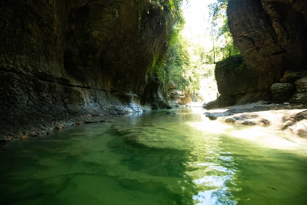 Desfiladeiro Com Água Azul Rochas Brancas — Fotografia de Stock