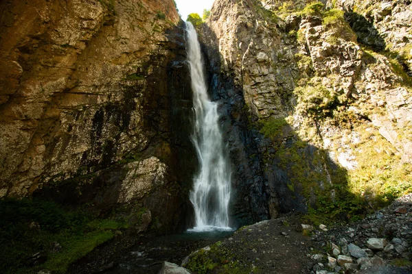 Vattenfall Som Faller Från Klippan — Stockfoto