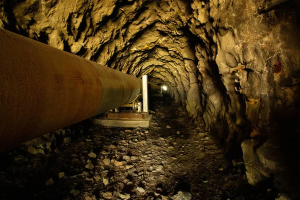 Conduttura Tunnel Montagna Scavato — Foto Stock