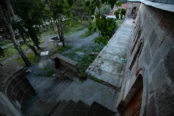 Opuszczone Budynki Kamiennymi Murami — Zdjęcie stockowe