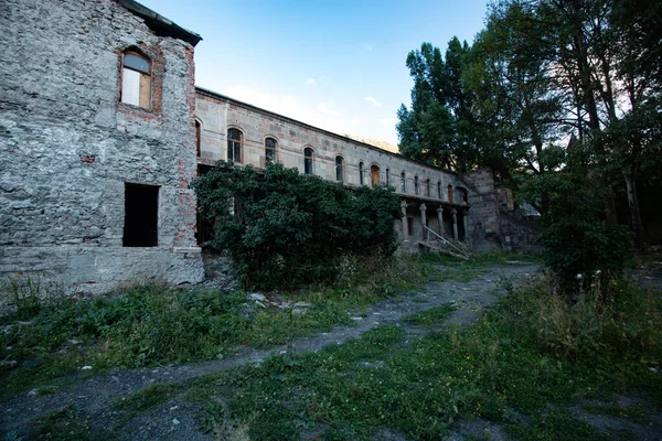 Edificios Abandonados Con Muros Piedra —  Fotos de Stock