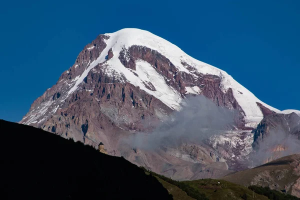 Widok Błękitne Niebo Kazbek Góry — Zdjęcie stockowe