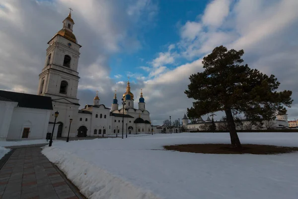 Όμορφη Λευκή Εκκλησία Στο Kremlin — Φωτογραφία Αρχείου