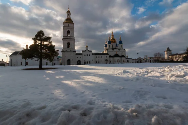 Hermosa Iglesia Blanca Kremlin —  Fotos de Stock