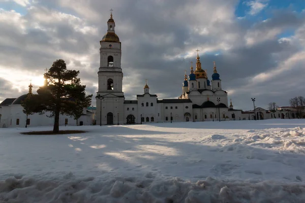 Hermosa Iglesia Blanca Kremlin —  Fotos de Stock