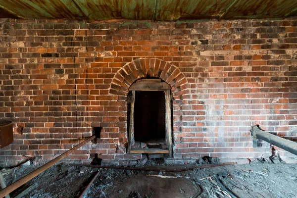 doorway with red brick arch