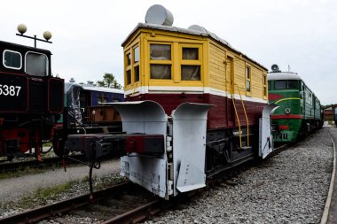 Raylardaki eski trenler restore edildi