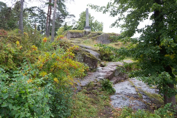 Parkwege Zwischen Steinen Und Wald — Stockfoto