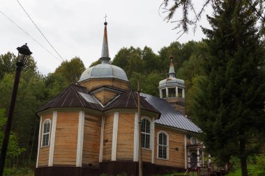 Karelia 'daki sarı ahşap kilise