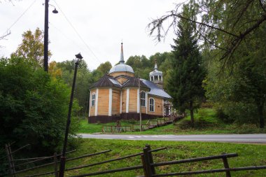 Karelia 'daki sarı ahşap kilise