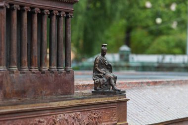 Şehirdeki binaların demir minyatürleri