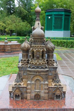 Şehirdeki binaların demir minyatürleri