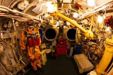 Denizaltının içindeki aygıt ve odalar