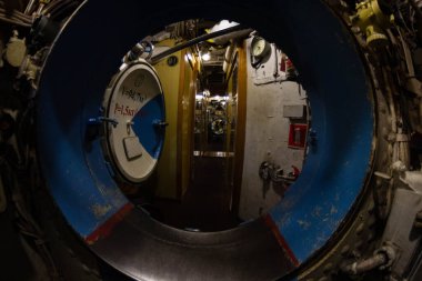 Denizaltının içindeki aygıt ve odalar