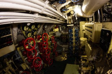 Denizaltının içindeki aygıt ve odalar