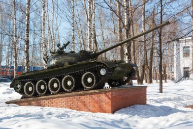 Ölen askerlerin anılarının meydanı.