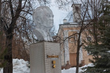 Şehirde duran heykel