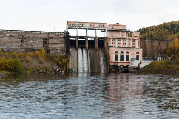 Grote Waterkrachtcentrale Met Stromend Water — Stockfoto