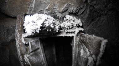 Madende terk edilmiş tüneller