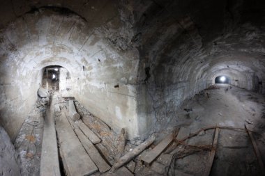 Madende terk edilmiş tüneller