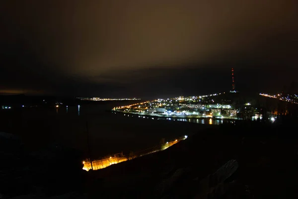 夜市的灯光下的景象 — 图库照片