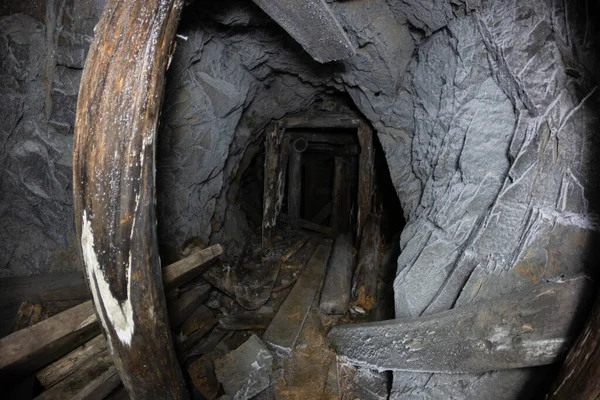 Verlassene Stollen Der Mine — Stockfoto