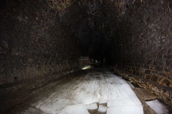 Stary Opuszczony Tunel Środku — Zdjęcie stockowe