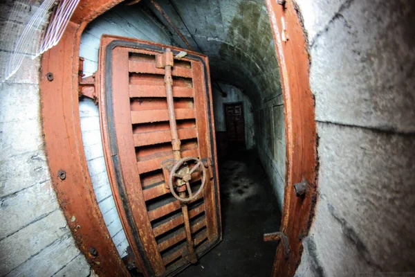 Porta Selada Bunker Abandonado — Fotografia de Stock