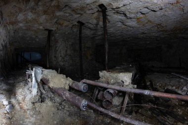 Dağa büyük bir buzdolabı yerleştiriyoruz.