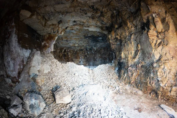 Plaatsen Van Een Grote Koelkast Berg — Stockfoto