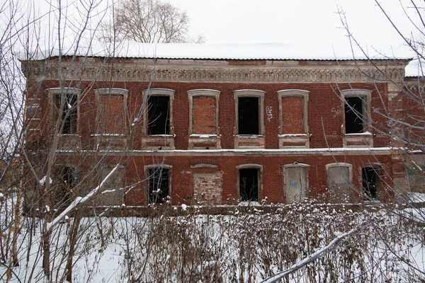 Abandonado Edificio Ladrillo Rojo Vacío —  Fotos de Stock